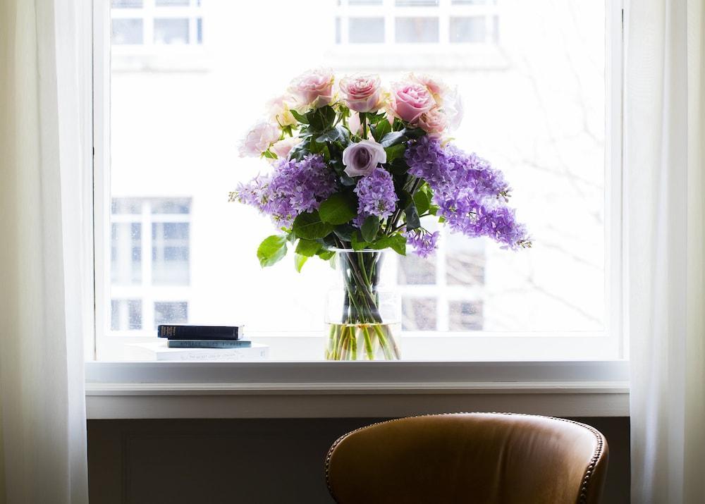 The Academy - Small Luxury Hotels Of The World London Ngoại thất bức ảnh A bouquet of flowers