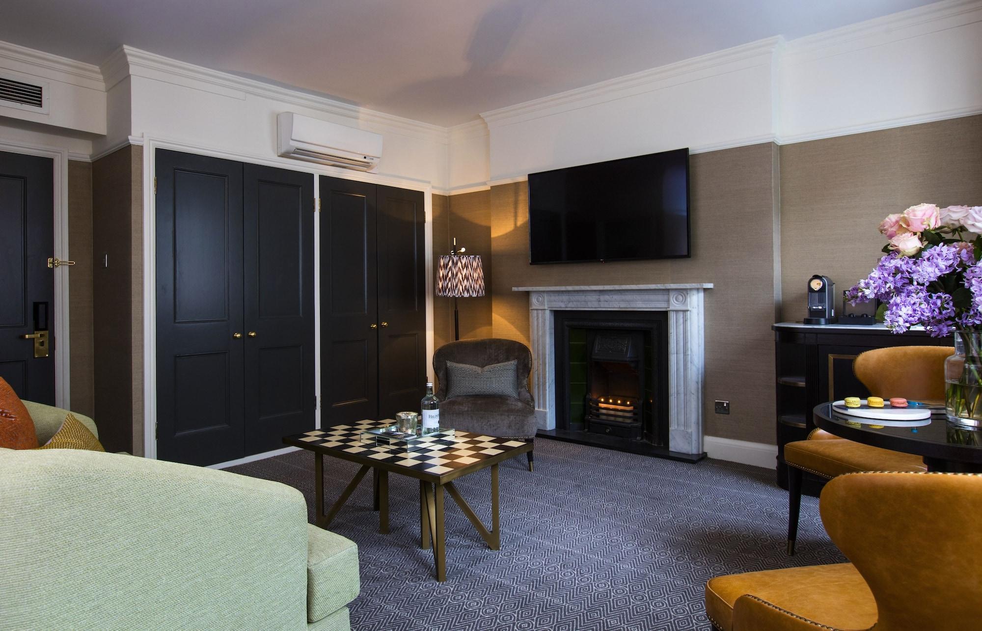 The Academy - Small Luxury Hotels Of The World London Ngoại thất bức ảnh A suite at the hotel