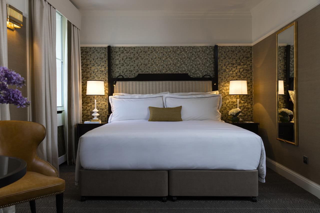 The Academy - Small Luxury Hotels Of The World London Ngoại thất bức ảnh A bedroom at the Hotel Commonwealth