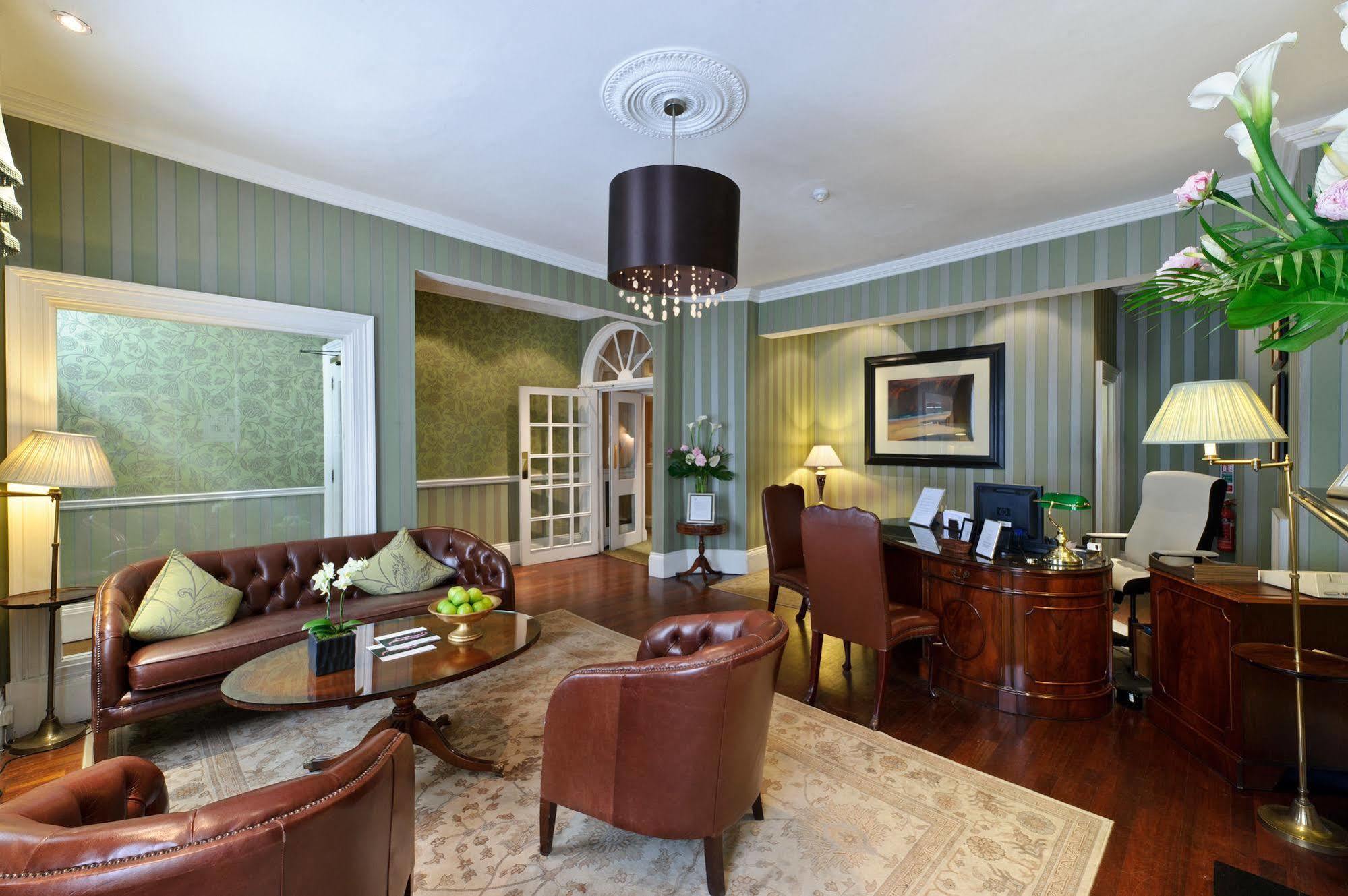 The Academy - Small Luxury Hotels Of The World London Ngoại thất bức ảnh The interior of a typical office at the London office of the law firm