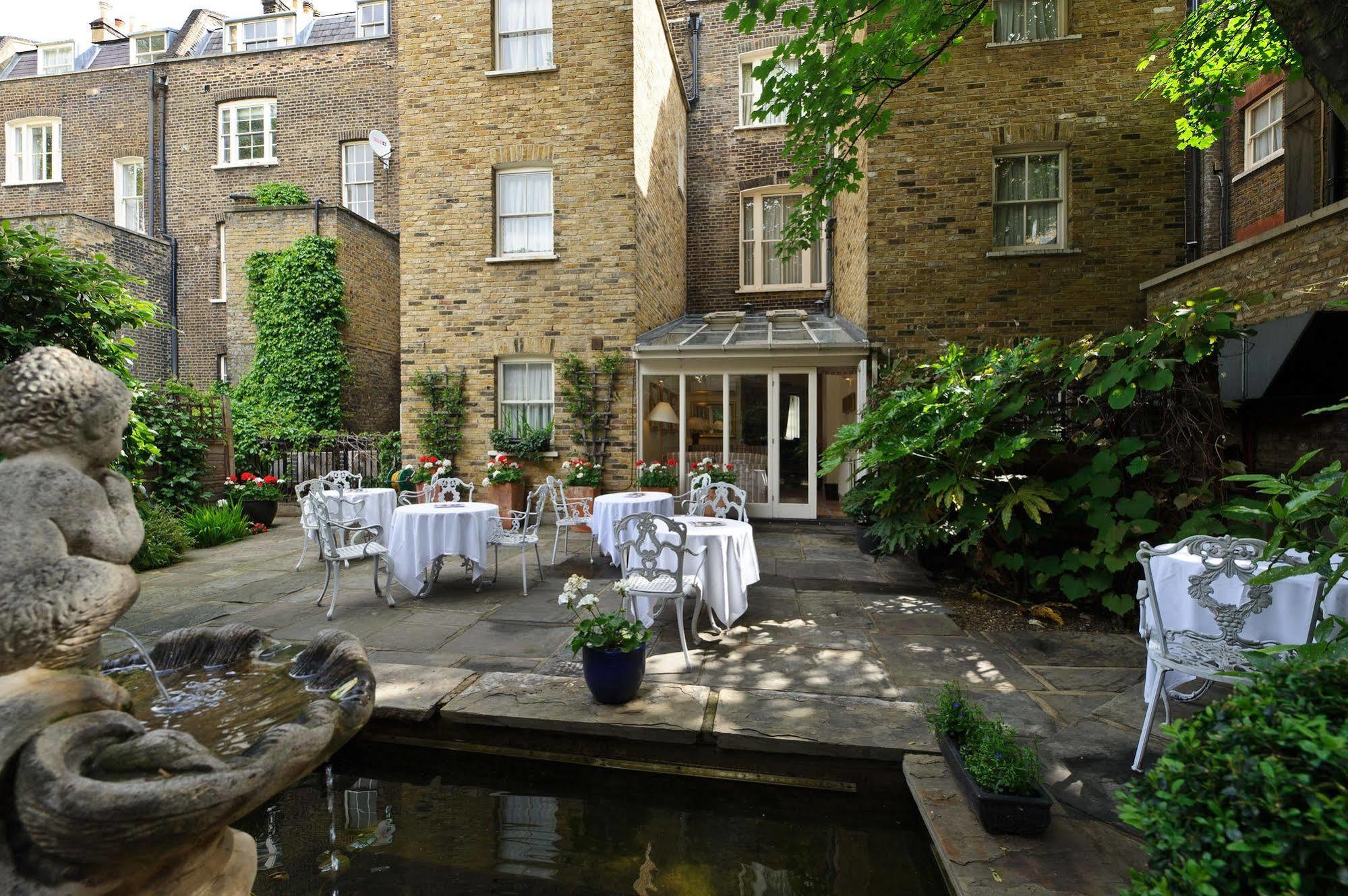 The Academy - Small Luxury Hotels Of The World London Ngoại thất bức ảnh The courtyard at the rear of the hotel