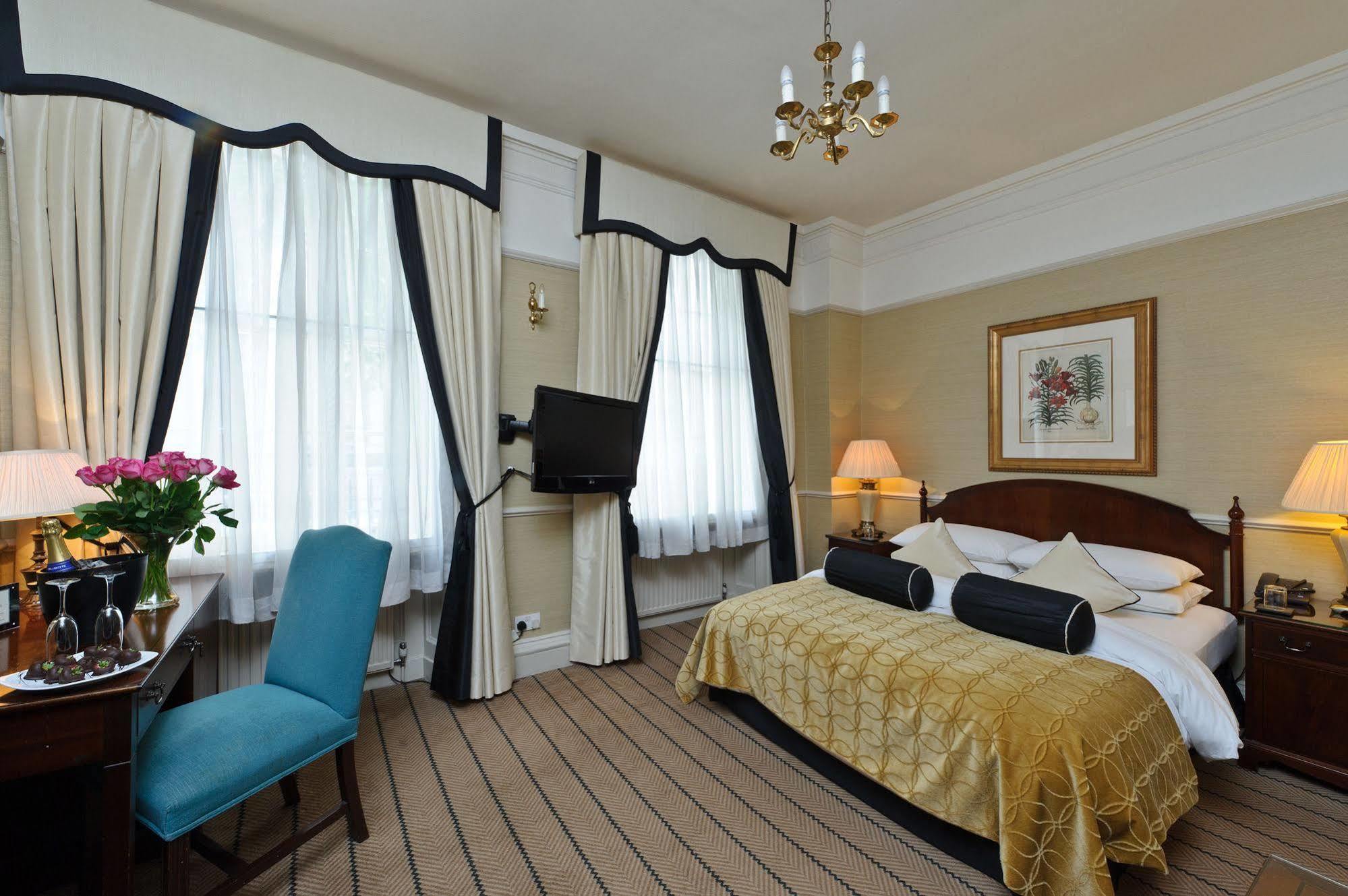 The Academy - Small Luxury Hotels Of The World London Ngoại thất bức ảnh A bedroom at the hotel