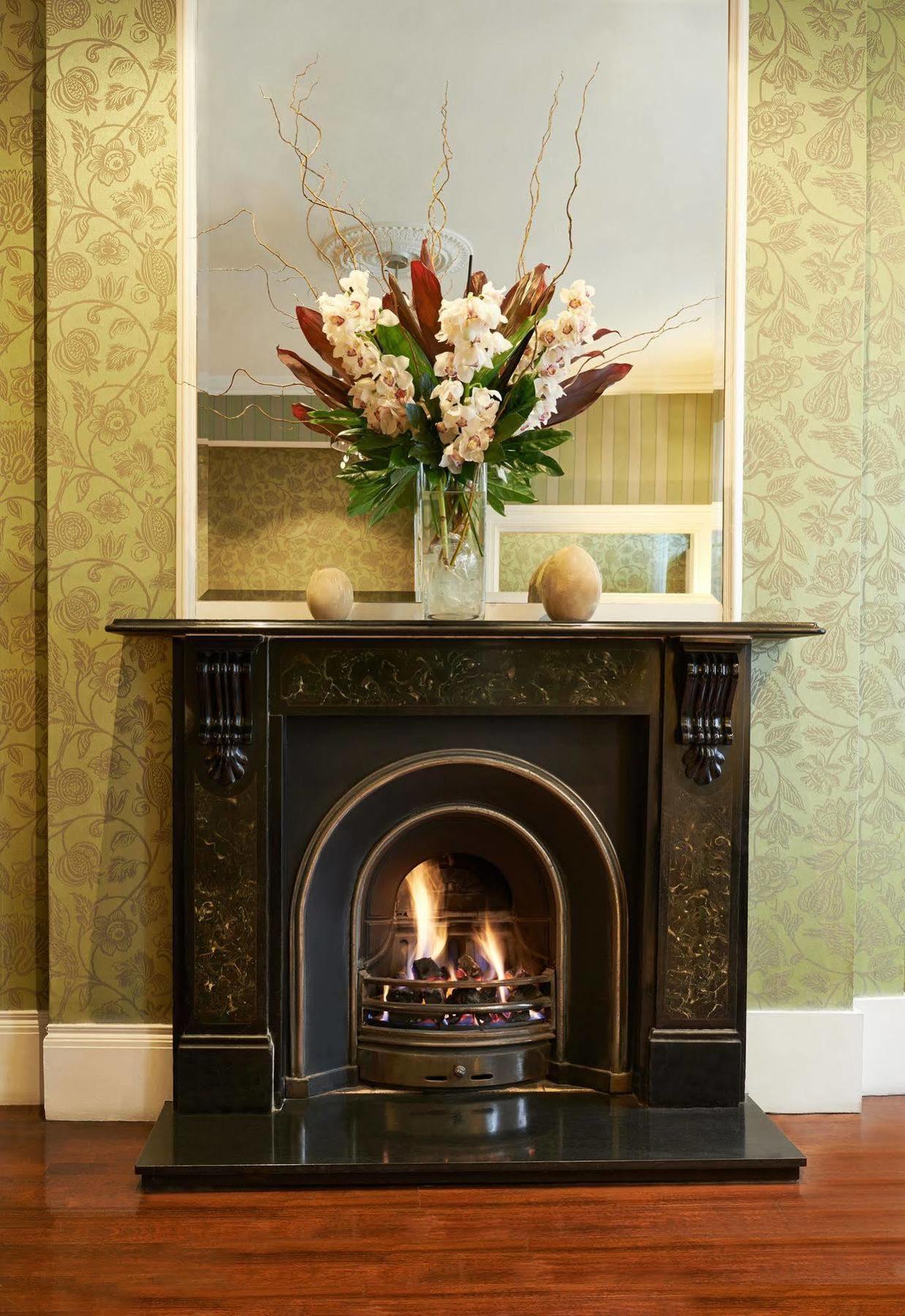 The Academy - Small Luxury Hotels Of The World London Ngoại thất bức ảnh A fireplace in the hotel