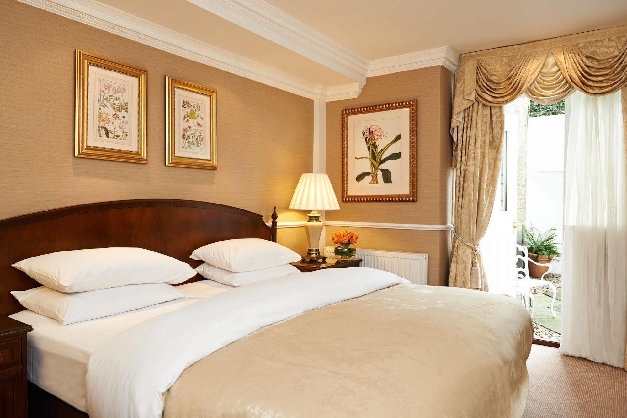 The Academy - Small Luxury Hotels Of The World London Ngoại thất bức ảnh A bedroom at the hotel