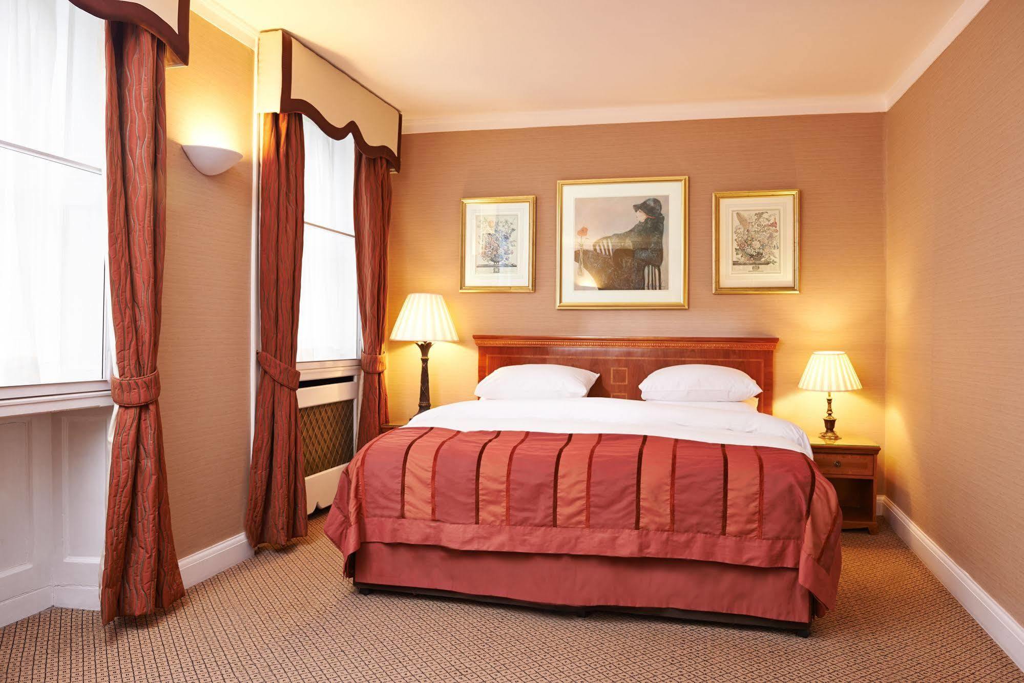 The Academy - Small Luxury Hotels Of The World London Ngoại thất bức ảnh A bedroom at the hotel