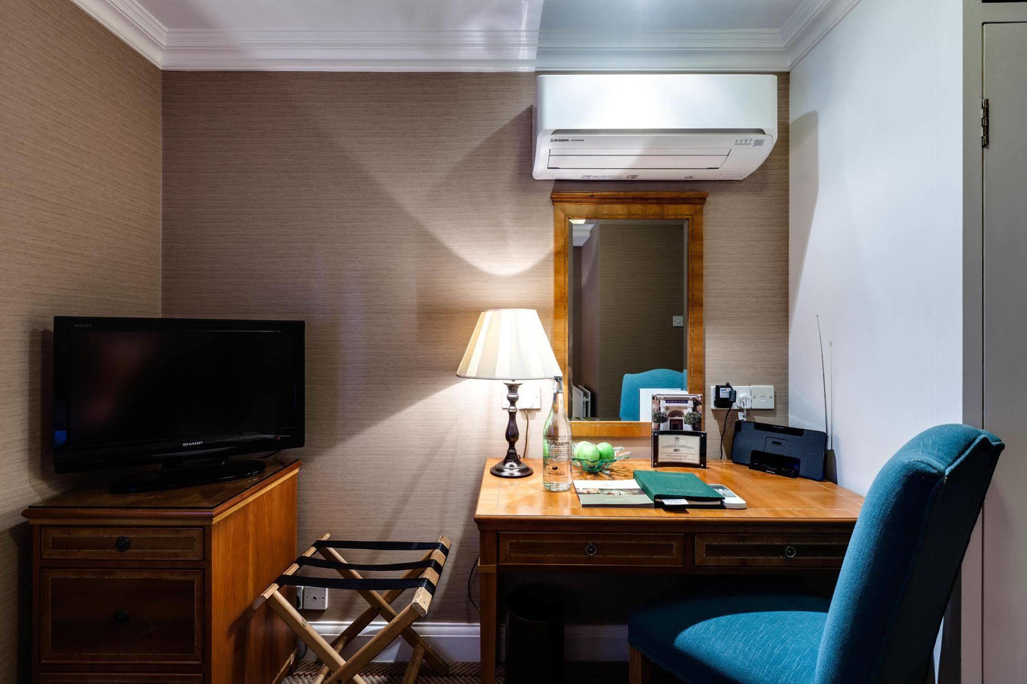 The Academy - Small Luxury Hotels Of The World London Ngoại thất bức ảnh A room at the hotel